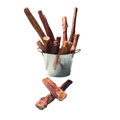 joue de boeuf enrobée de bully stick, mastication pour chien. Beef cheek wrapped in pizzle dog chew