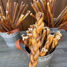 Charger l&#39;image dans la galerie, Monster Bully stick tressé au Québec, monster braided bully sticks in Quebec, dog chew treat braided
